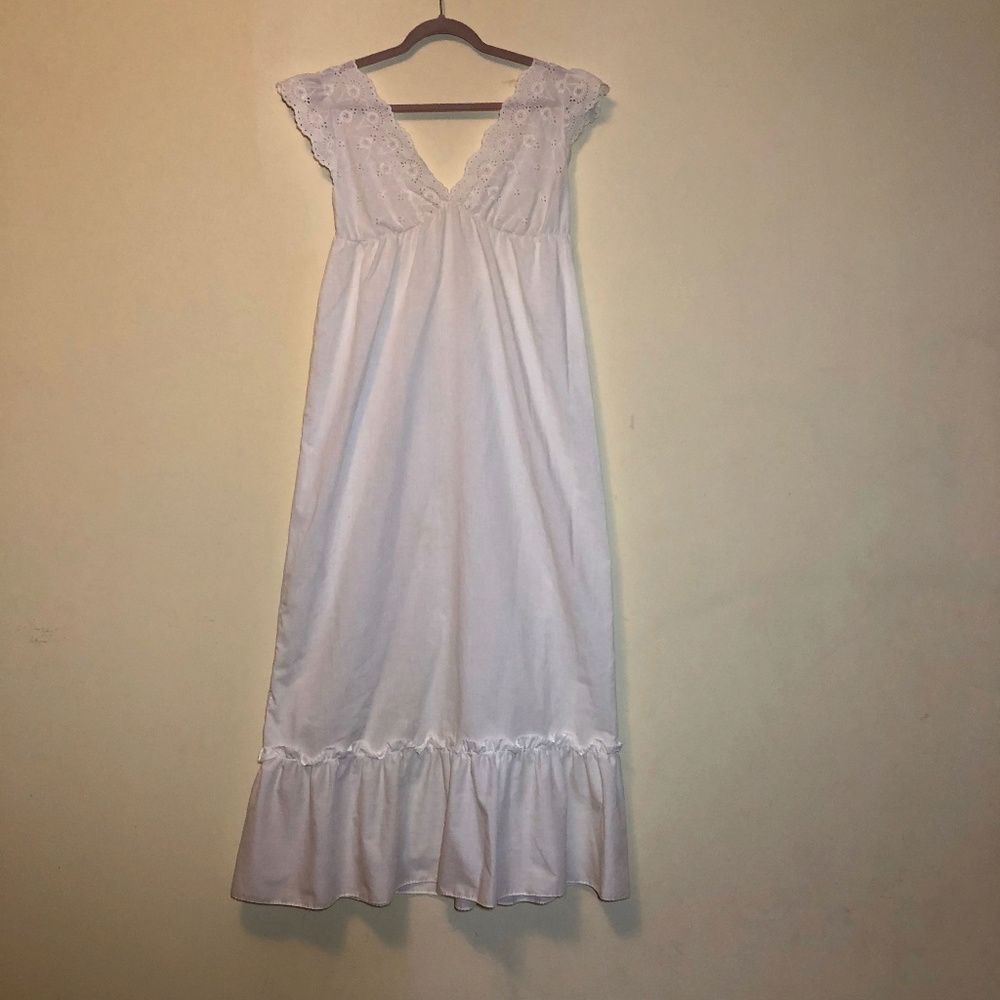 SEARS Womens Nightgown M 36 Embroidered Vintage